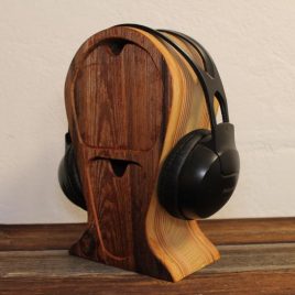Kopfhörerständer aus Robinie/Multiplex mit recyceltem Holz