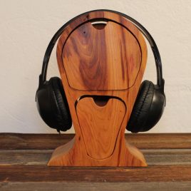 Kopfhörerständer aus Esche und Pflaumen-Holz