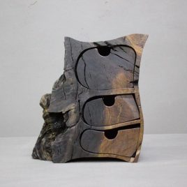 Kästchen aus den Holz der Mooreiche mit drei Schüben
