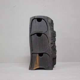 Kästchen aus dem Holz der Mooreiche mit drei Schüben und Geheimfach