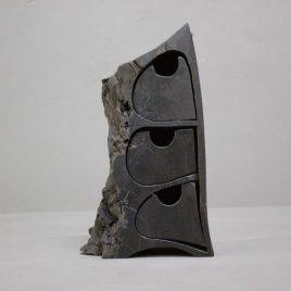 Kästchen aus dem Holz der Mooreiche mit drei Schüben
