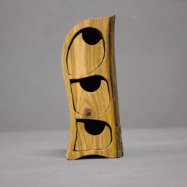 Kästchen aus Nussbaum mit drei Schüben