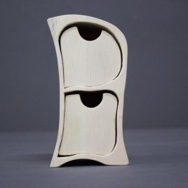 Kästchen aus Zirbenholz mit zwei Schüben und einem Geheimfach