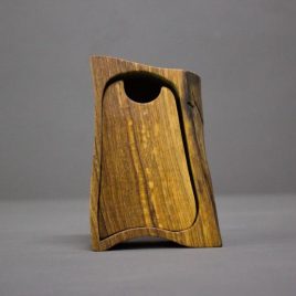 Kästchen aus Nussbaum mit einem Schub und Geheimfach
