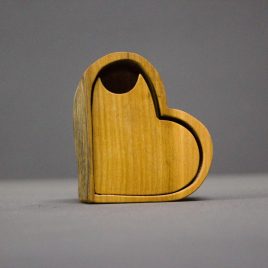 Kästchen Herz aus Kirschenholz mit einem Schub