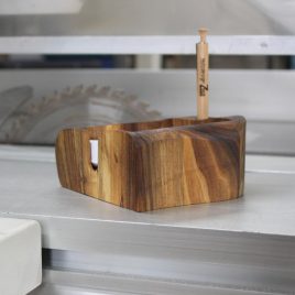 Zettelbox aus Nussbaum ohne Stift