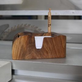 Zettelbox aus Nussbaum ohne Stift